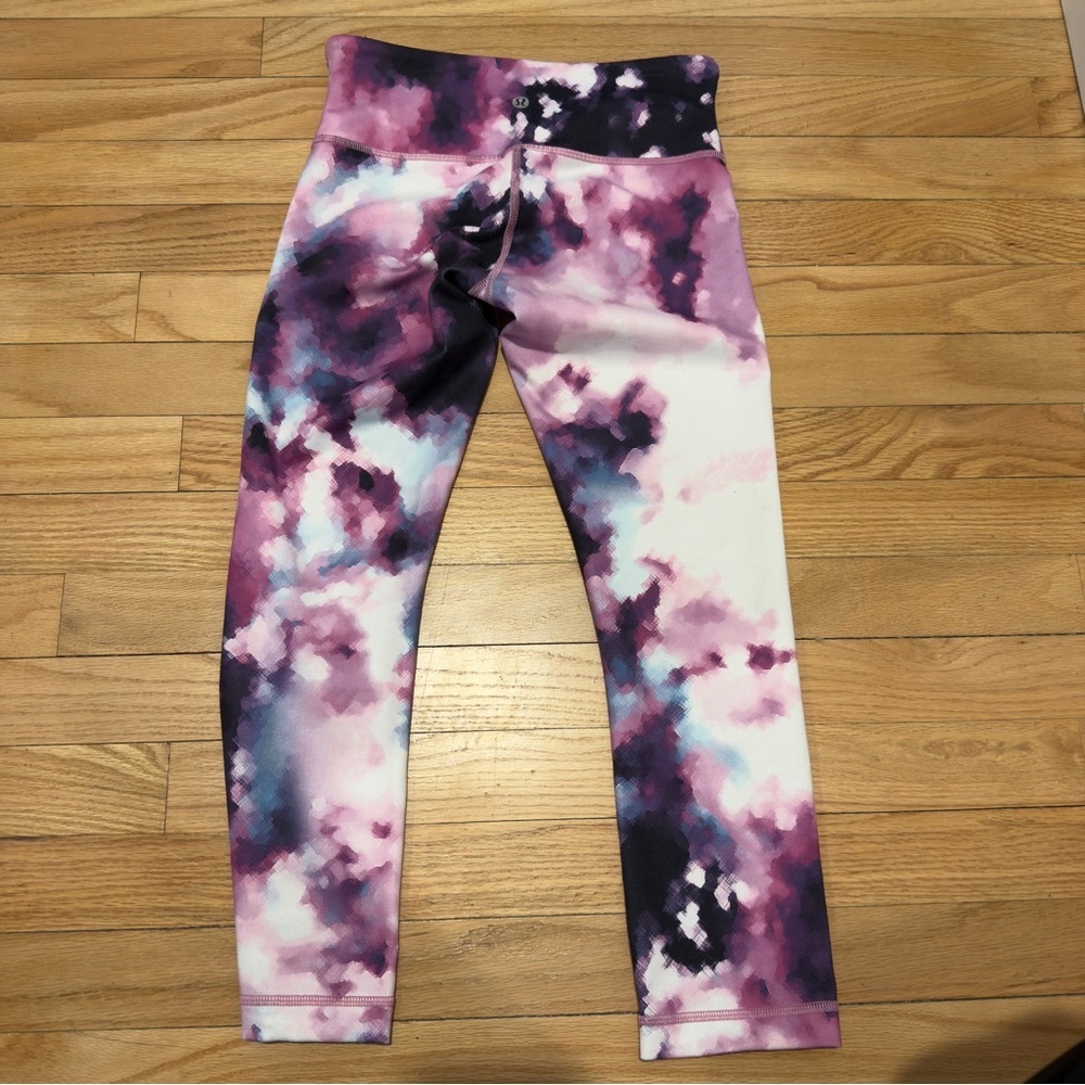 Women's Lululemon Crop 21" Rare pattern. - Picture 2 of 4